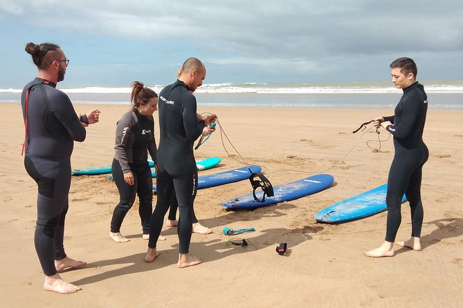 2h surfing in uncrowded spots - Getting Into the Water With Your Instructor