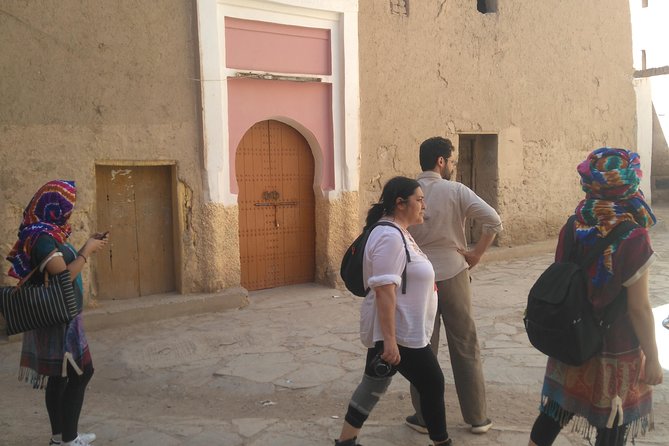 3 Days Desert tour from Fez to Marrakesh via Merzouga Erg chebbi - Guides and the small moments that change everything