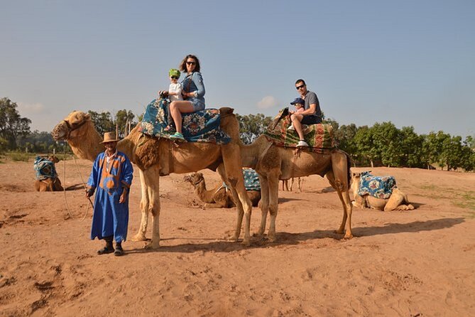 4×4 Jeep Desert Safari Tour with Lunch and Camel Ride - Guides, service, and why names matter in a small tour