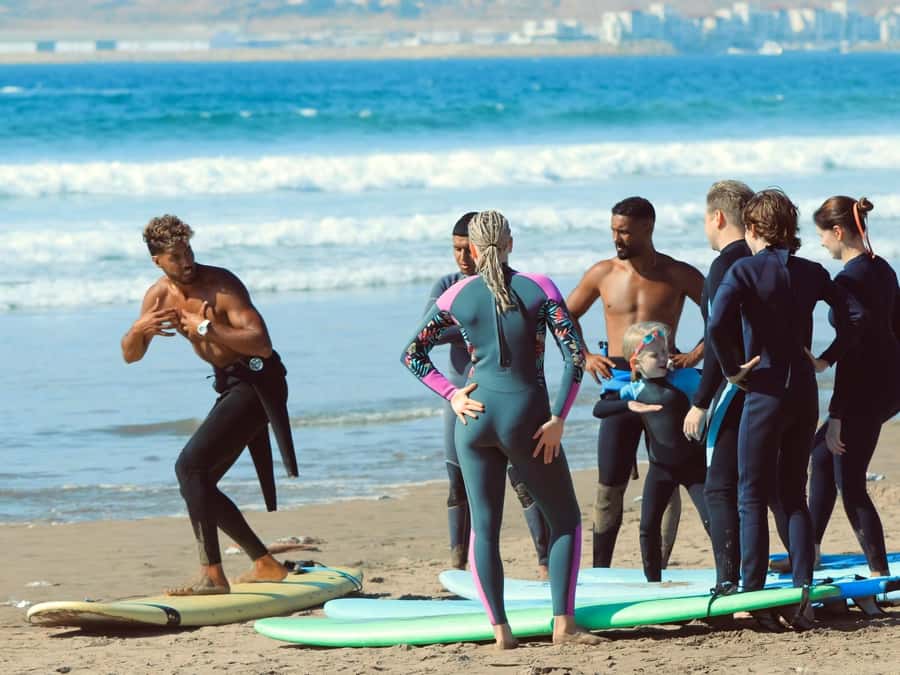 Agadir: 2h Surf Lesson with Local Instructors - Local instructor vibe: French, English, Arabic, Spanish