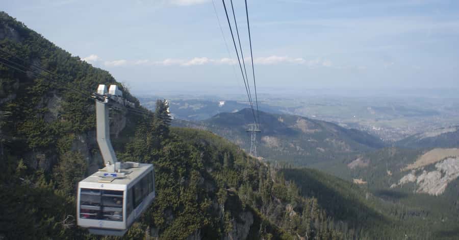 Agadir: Cable Car Sky Network Ticket with Hotel Transport - Flying toward the city station, the views change fast