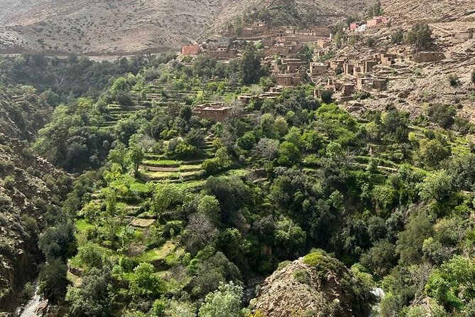 Amizmiz: Berber Villages & Atlas Mountains Tour - The Agafay Photo Stop: A Rocky Finish After Mountain Air