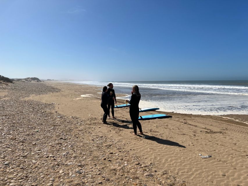 Beginners friendly surf in nice spots - What to Bring (and What to Wear) So You Don’t Lose Time