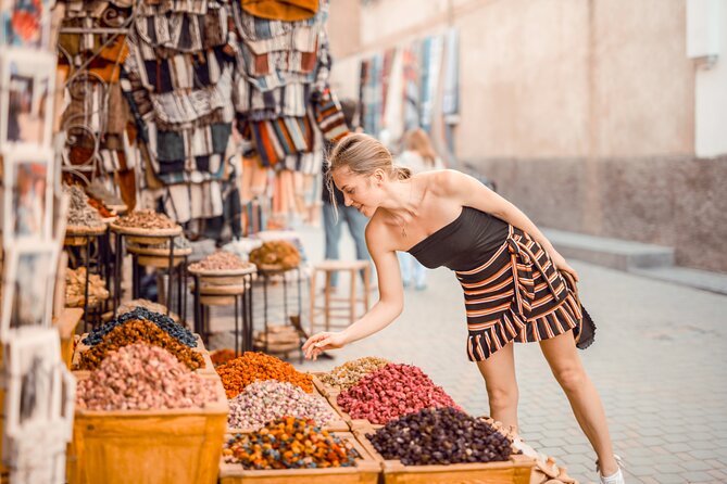 Best Private Shopping Tour In the Souks of Marrakech - Jemaa el-Fna Square: music, snake charmers, and your first shopping context