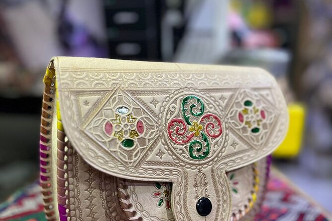 Casablanca and Morocco Shared Walking Tour with Licensed Guide - Mosquee Ould El Hamra: a brief stop with a strong sense of time