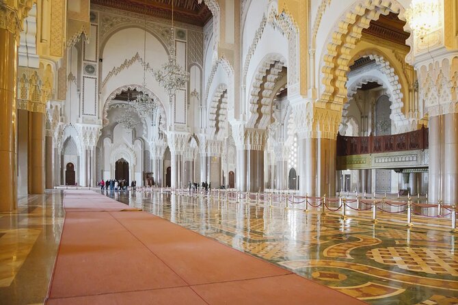 Casablanca City Tour: Hassan II Mosque, Medina & Hidden Gems - Small-group reality check: maximum 15 and vehicle comfort