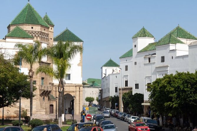 Casablanca Guided Tour with professional guide and lux vehicle - Old Medina walk: use the guide time for navigation and context