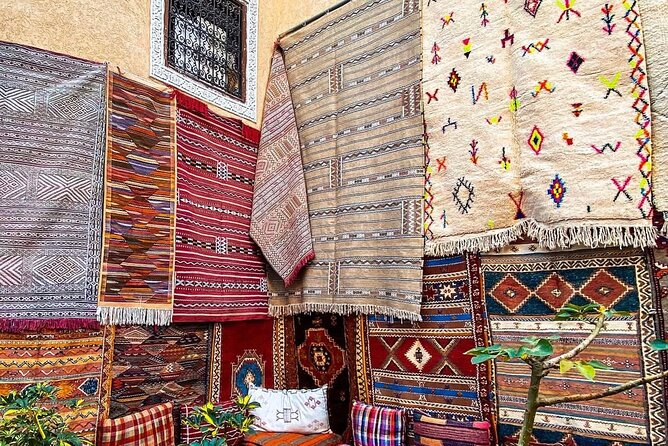 Casablanca Half -day journey - Mohammed V Square and Notre-Dame de Lourdes: Casablanca’s modern mix