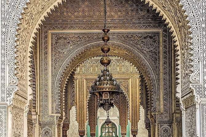 Casablanca: Hassan II Mosque & City Highlights Tour - Muhammad V Square: The Heart of Downtown and the Pigeon Atmosphere