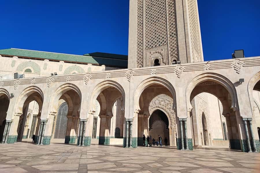 Casablanca: Hassan II Mosque Premium Tour with Entry Ticket - What to wear: scarf rule, modest clothing, and restrooms