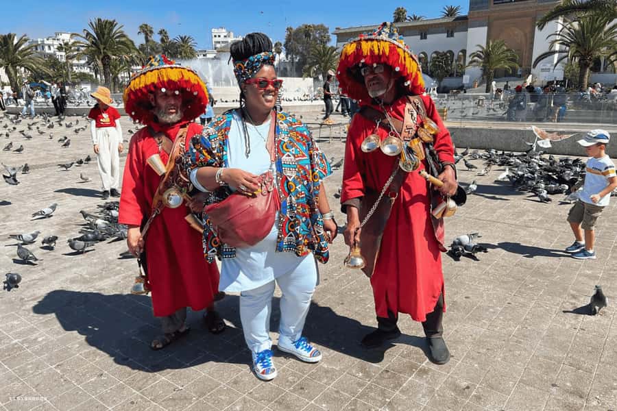 Casablanca: Layover Sightseeing Tour with Airport Transfer - Central Market: Where You See Morocco Doing Morocco