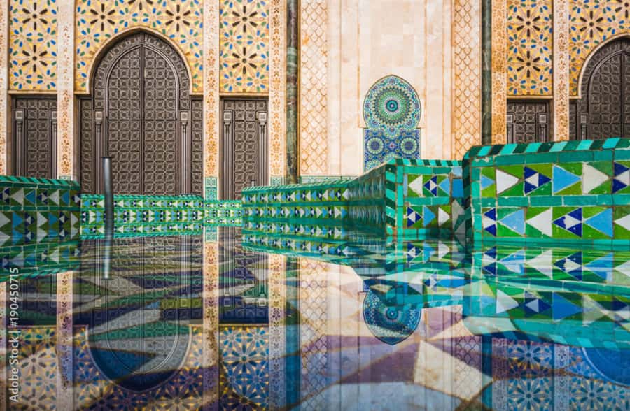 Casablanca: Private Guided Tour with Hassan II Mosque Ticket - Habous: tea, crafts, and a market-style rhythm
