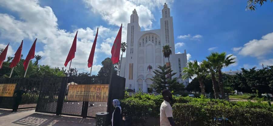 Casablanca: Private or Group Tour - Corniche Break: A Realistic Moment to Look at the Sea