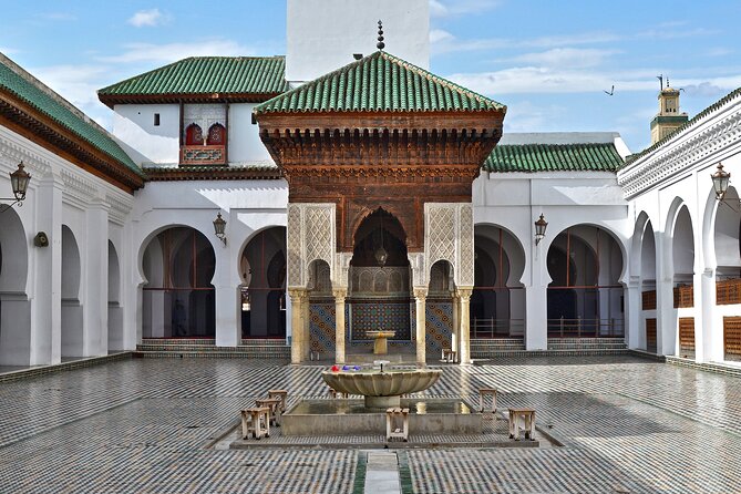 Casablanca to Fez Private Transfer with Full Fez Tour and Lunch - Entering Fez el-Bali: your guide does the heavy lifting