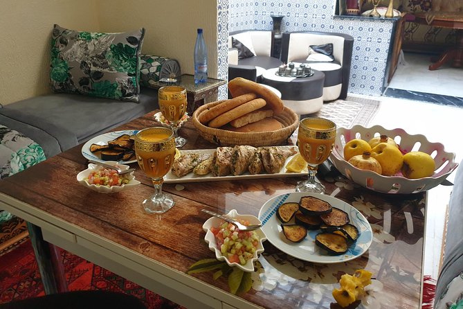 Cours de cuisines chez l'habitant - Hotel pickup and the 5-hour rhythm in Fes