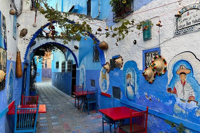 Day Trip to Chefchaouen From Fez with Local Expert - Chefchaouen’s heart: Plaza Uta el-Hammam and the Ras Elma River