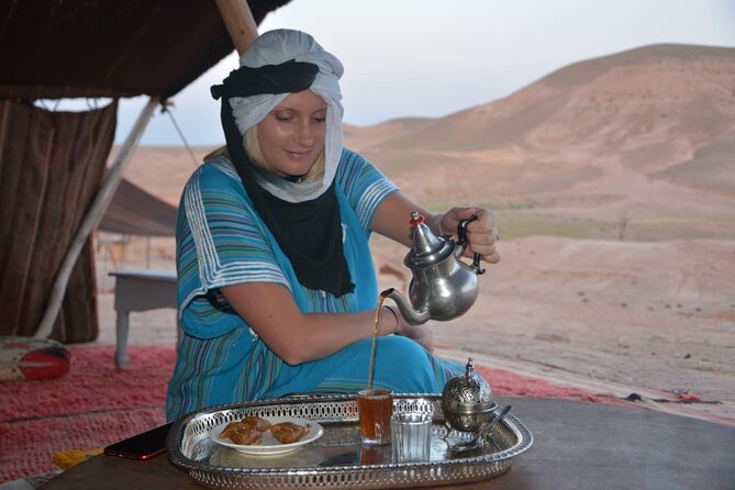 Dinner show and Sunset Camel riding Agafay desert - Should you book this Agafay sunset dinner show?