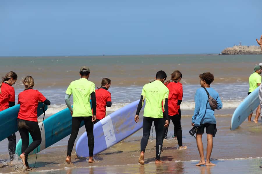 Essaouira: Surf Lessons - Into the water: catching waves with an instructor watching every try