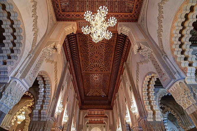 Exclusive tour of Casablanca with access to the Hassan II Mosque - Rick’s Café, 15 minutes: the Casablanca set photo stop