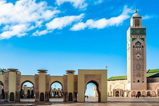 Exclusive tour of Casablanca with access to the Hassan II Mosque - Maârif: a neighborhood story told through land and titles
