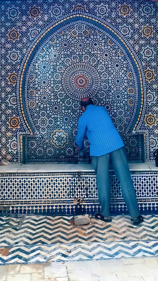 Fes: A Guided Walking Tour Through the Historic Medina - Bab Bou Jeloud: The Blue Gate Moment, Seen From the Outside