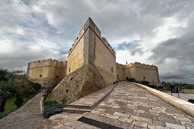 Fes Guided Tour - Nejjarine Fountain and the AD 859 university: architecture with meaning