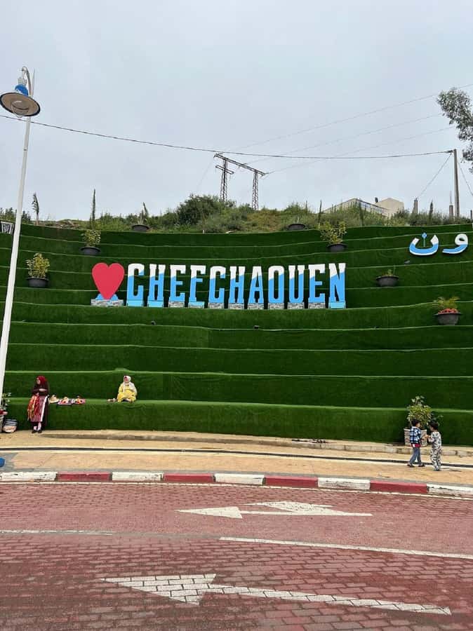 Fes to Chefchaouen Day Trip multi languages(EN/FR/ES/IT/AR) - Arrival in Chefchaouen: your guided hour in the medina