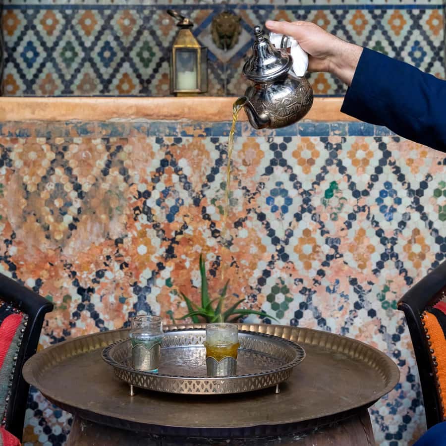 Fez Medina: Local Cultural Highlights Guided Tour - Mid-morning pickup and the walking rhythm of Fez el Bali