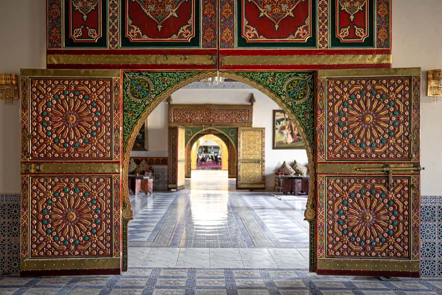 Fez Medina: Local Cultural Highlights Guided Tour - Ceramics factory: blue-and-white Fassi pottery in real time