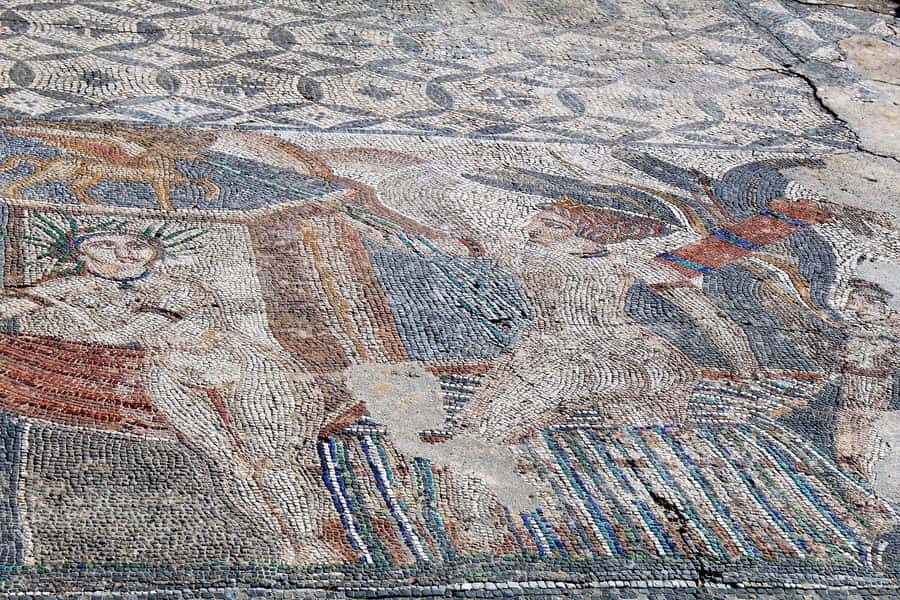 From Fez: Volubilis Moulay Idriss and Meknes Day Trip - The Real Itinerary Rhythm: What You Should Watch for