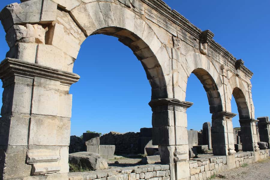 From Fez: Volubilis Moulay Idriss and Meknes Day Trip - Getting Out of Fez: Comfort, Timing, and Route Photo Stops