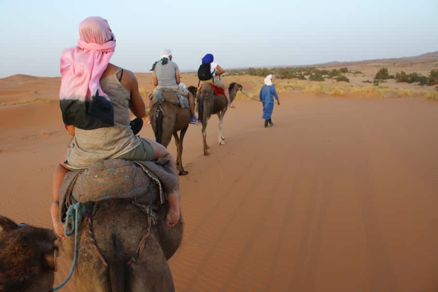 From Marrakech: 2-Day Sahara Tour to Zagora & Ait Ben Haddou - Campfire entertainment and Berber breakfast: what to look for