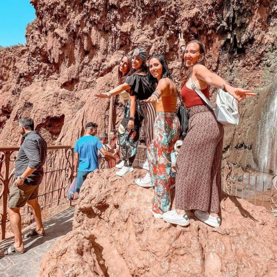 From Marrakech: Ouzoud Waterfalls Guided hike & boat Ride - Berber lunch overlooking Ouzoud: where the meal fits in