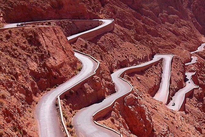 Group 3-Day Marrakech to Merzouga Desert Tour - Tinghir Oasis walking tour: palms, irrigation, and everyday Berber life