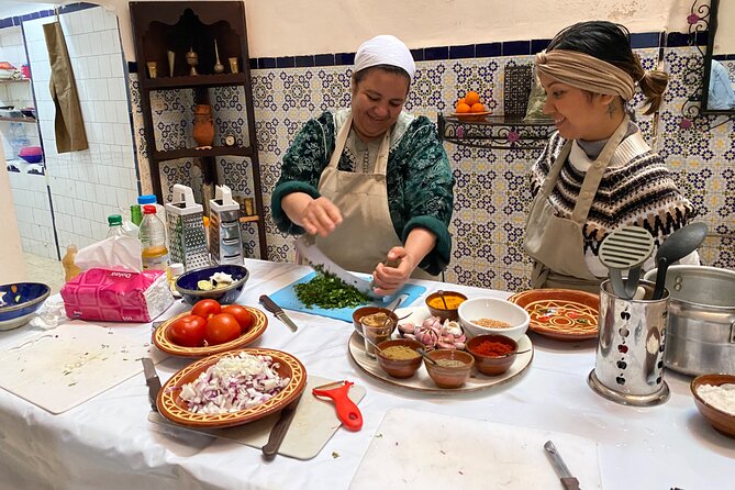 Half-Day Cooking Class with Local Chef Laila in Marrakech - Moroccan tea first, then cooking with Ras el Hanout
