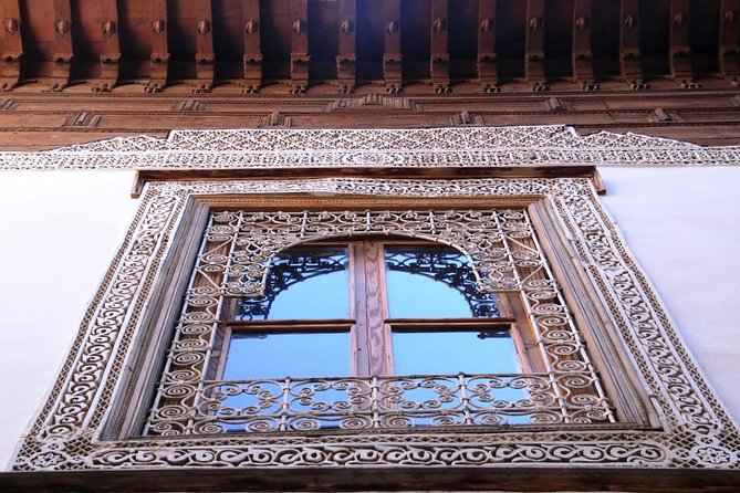 Half Day Marrakech History Tour including entrances - Saadian Tombs and Tiskiwin Museum: royal burial chambers plus Saharan trade routes