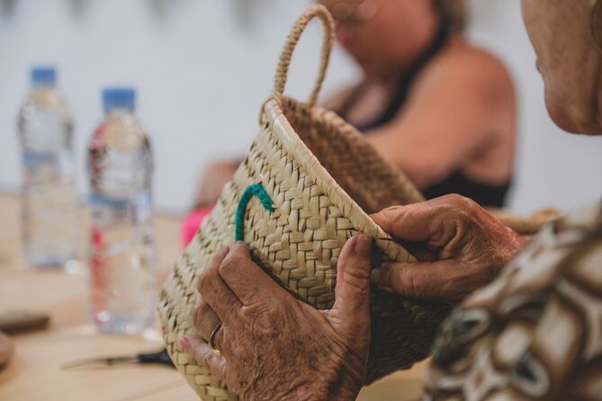 Learn embroidery in Arabic calligraphy in Marrakech - What you take home: basket plus tote bag and keychain