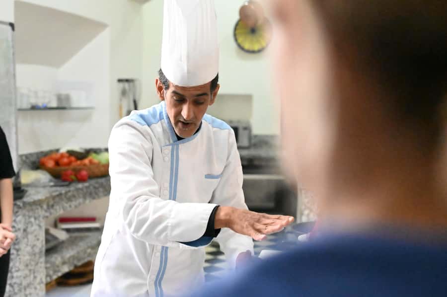Marrakech: 3-Hour Open-Air Moroccan Cooking Course - Getting to Riyad El Cadi, from Jemaa El Fna to the mint tea welcome