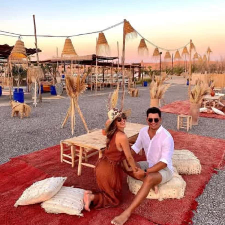 Marrakech: Agafay desert camel ride with dinner & spectacle - Dinner Under the Stars: What You’ll Eat and How It’s Served
