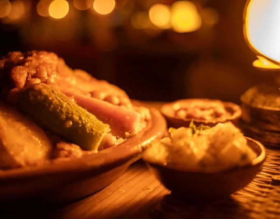 Marrakech: Agafay Desert Overnight Stay, Dinner & Activities - Dinner that feels Moroccan, and a show you can actually follow