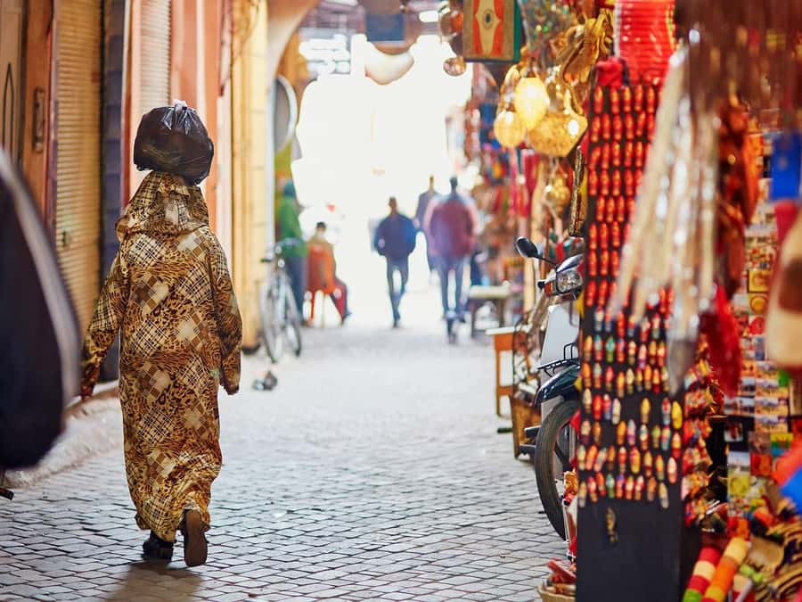 Marrakech: Bahia Palace, Ben Youssef Medersa, & Souks Tour - Jemaa el-Fnaa: how to use the final 10 minutes wisely