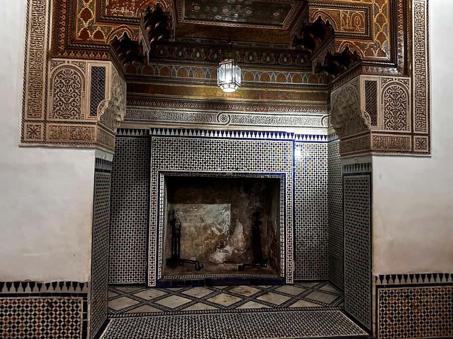 Marrakech: Bahia Palace Guided Tour with Skip-the-Line Entry - Practical Tips That Make the Difference (cash, pace, and what to bring)