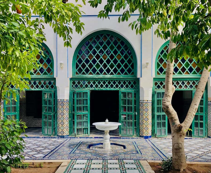 Marrakech: Bahia Palace, Saadian Tombs, & Koutoubia Mosque - Bab Agnaou and Kasba: quick stops that add real context