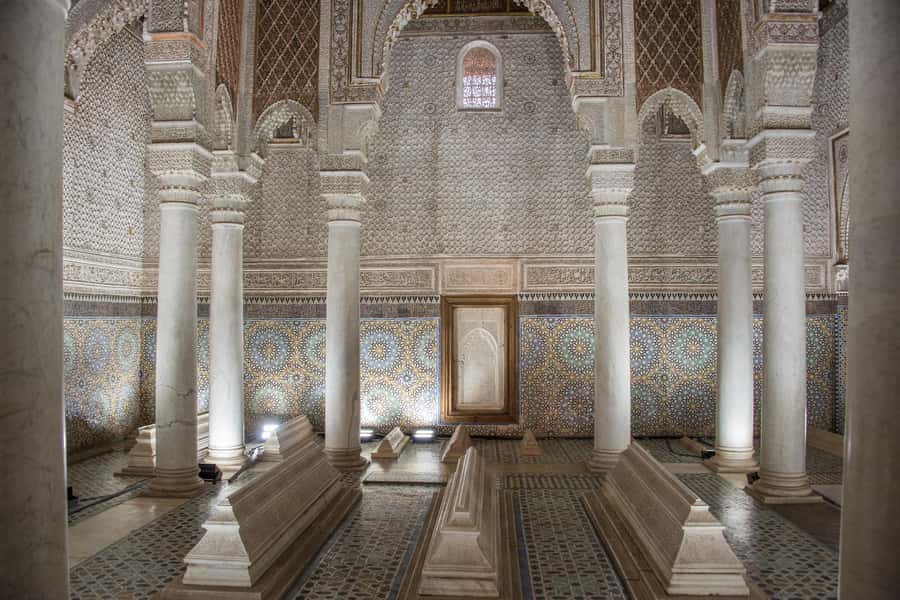 Marrakech: Bahia Palace, Saadian Tombs & Medina Guided Tour - Koutoubia Mosque and Mellah View: What You Can See Without Entering