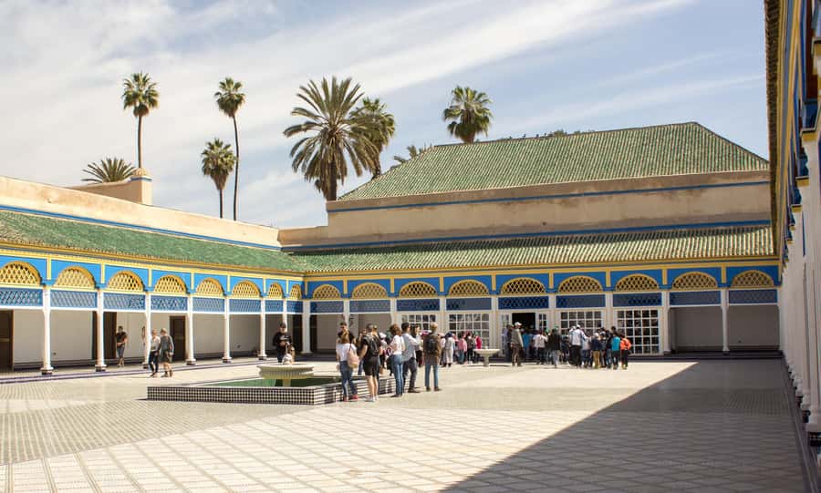 Marrakech: Bahia Palace, Saadian Tombs & Medina Guided Tour - Jemaa el-Fna Square First Stop: Morning Energy, Night Glow