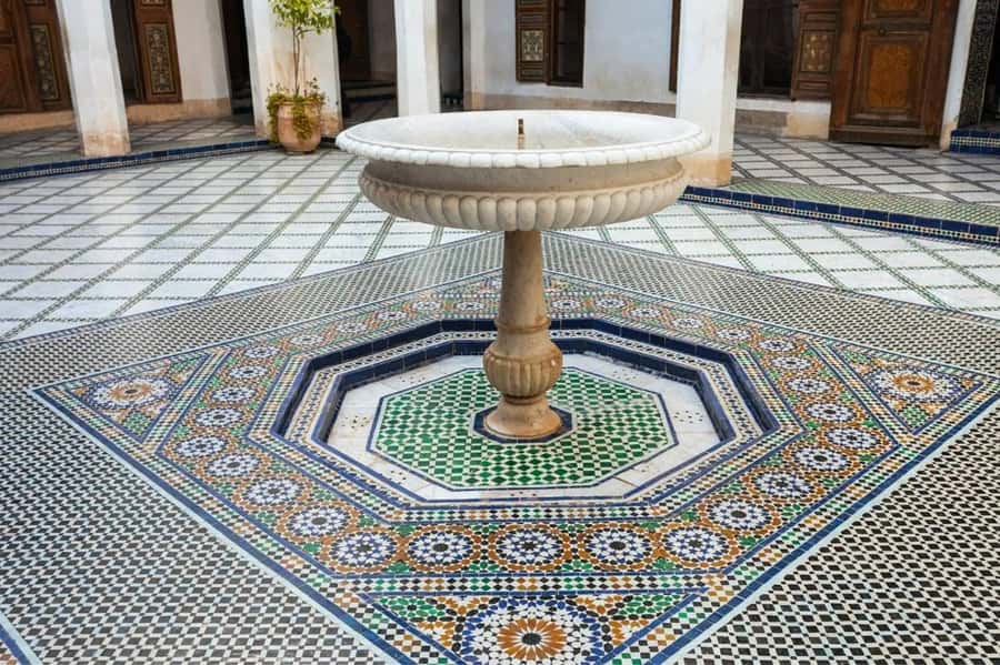 Marrakech: Bahia Palace, Saadian Tombs & Medina Walking Tour - Bab Agnaou’s Stone Carving Power