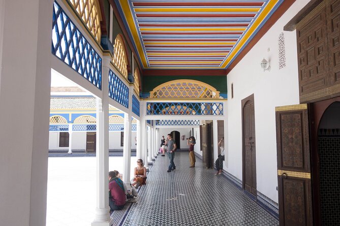 Marrakech: Bahia Palace, Saadian Tombs, Souk and Medina Tour - Mellah to Bahia Palace: two neighborhoods, two different stories