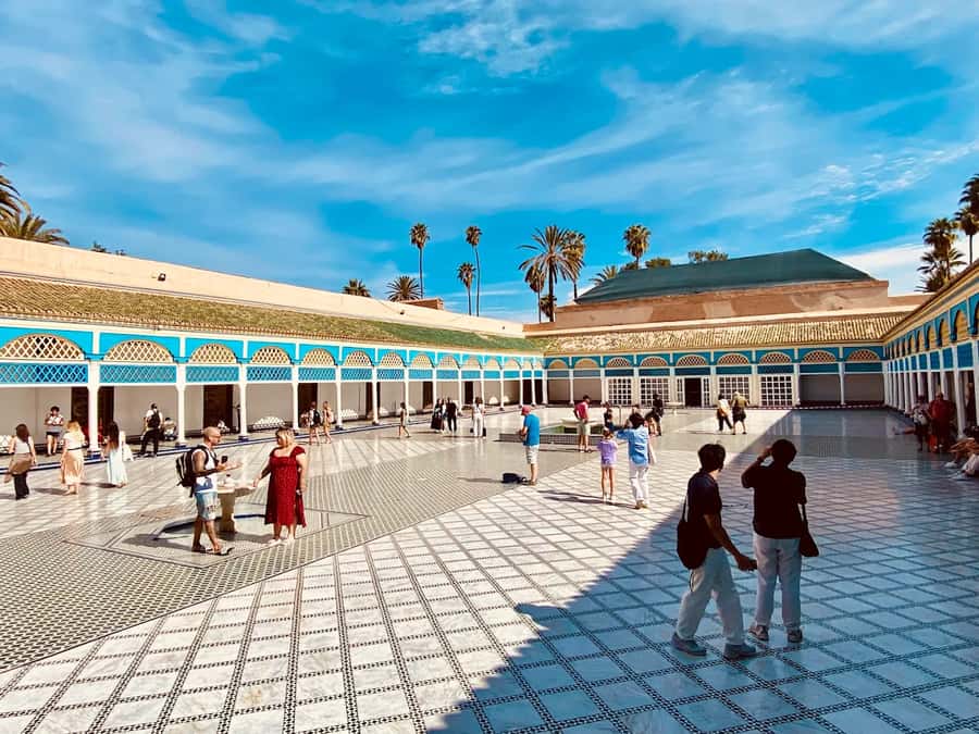 Marrakech: Bahia Palace, Saadian Tombs & Top Highlights Tour - Meeting at Café Argana, then getting your bearings in Jemaa el-Fna