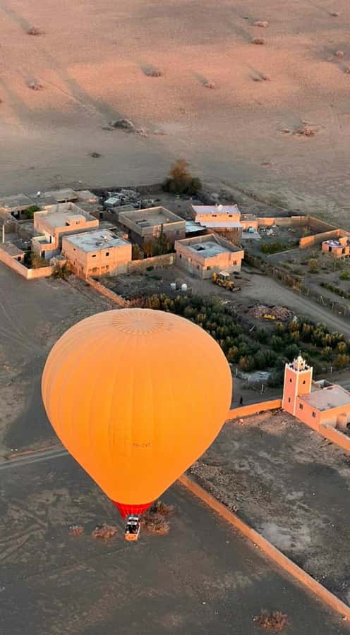 Marrakech: Balloon Flight, Berber Breakfast & Certificate - Pilots and crew: what to expect in the air and on the ground