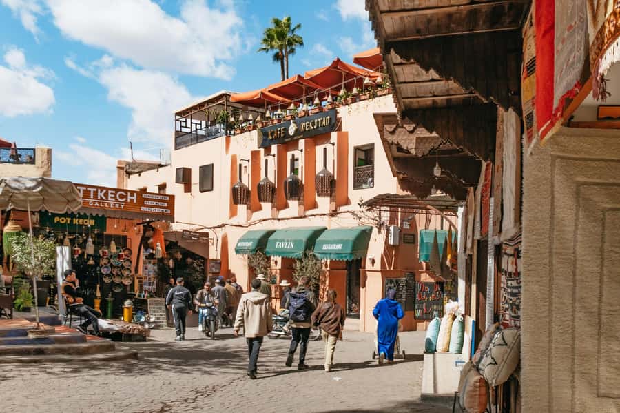 Marrakech: Colorful Medina Souks Guided Walking Tour - Shared group vs private tour: which fits your style